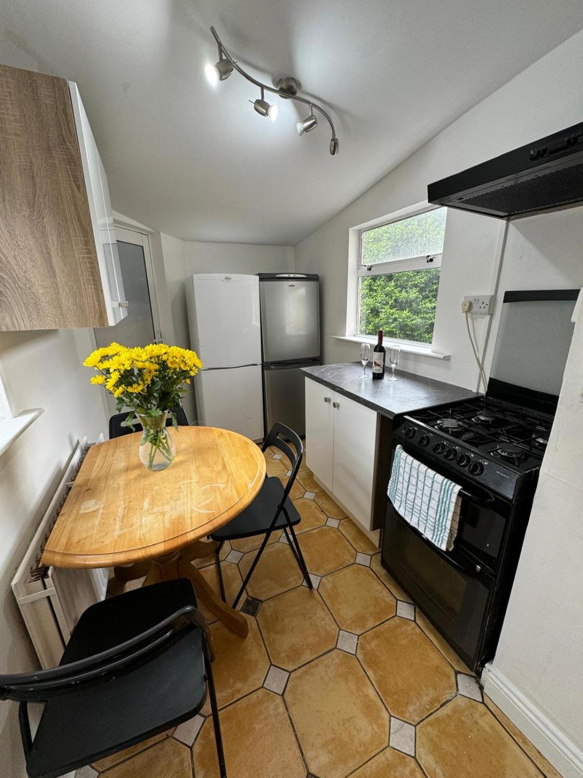 Nice Triple Room At 2 Iveragh Rd-7 Дъблин Екстериор снимка